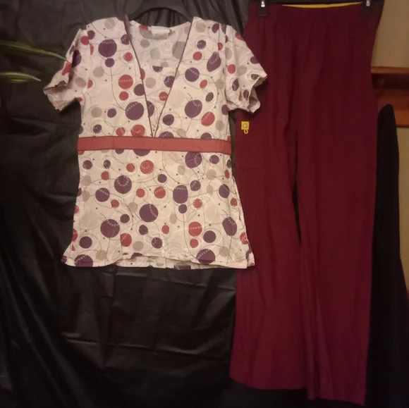 Scrub set bundle - Picture 6 of 6